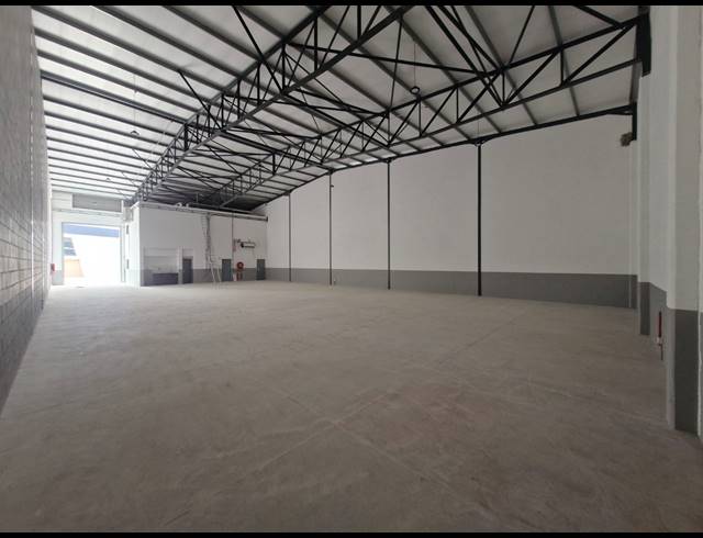 654M² WAREHOUSE TO LET IN STIKLAND INDUSTRIAL